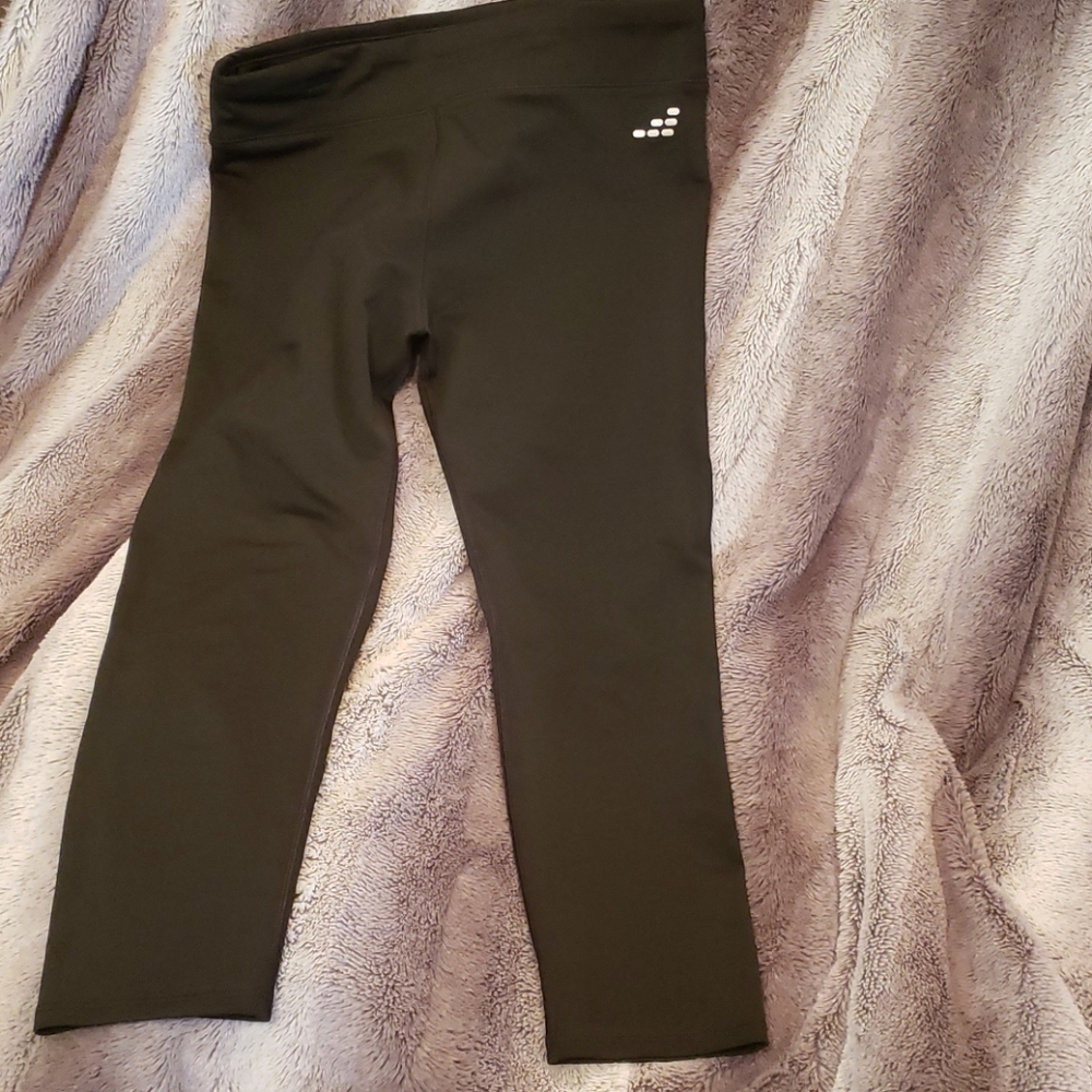Girls active wear capri leggings. L 10/12 Like new